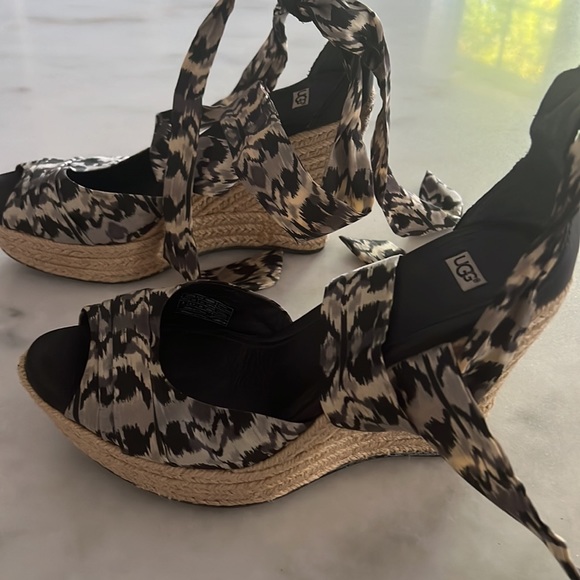 Ugg Lucianna Wedge Espadrille .  Ankle tie  Sandals - Picture 3 of 7